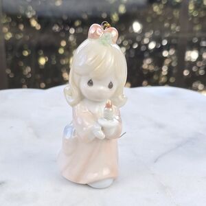 Precious Moments 2002 Holiday Ornament Girl With Candle NIB